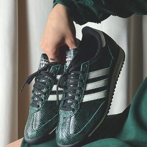 WOMEN'S ADIDAS SL 72- GREEN SNAKE SKIN- SIZE 6-New with box